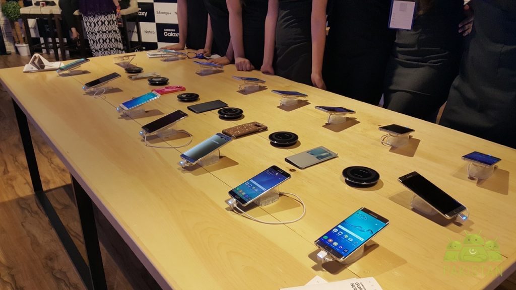 samsung galaxy lounge devices display